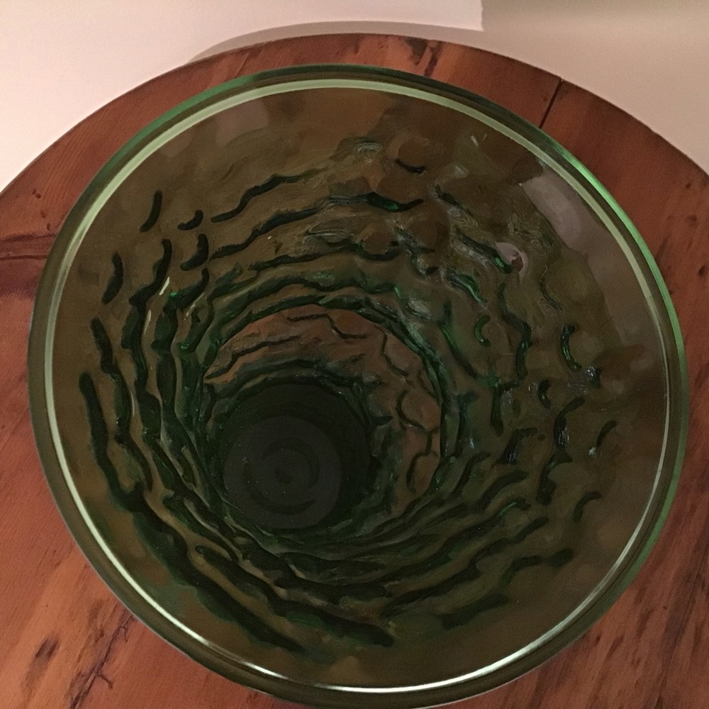 Elegant Green Textured Glass Vase - Picture 3 of 4